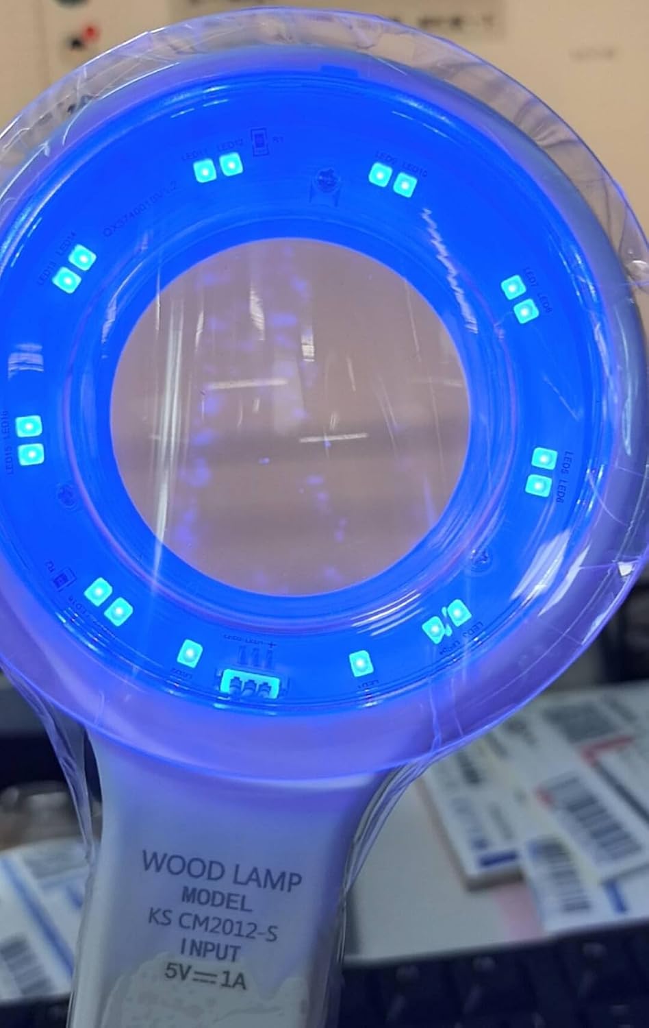 Portable Woods Lamp, Professional Woods Lamp Skin Analyzer, Rechargeable Pet Urine Detector, Built-in 3X Magnifying Mirror for Facial Skin Condition Test, w/Light Shield & Pouch