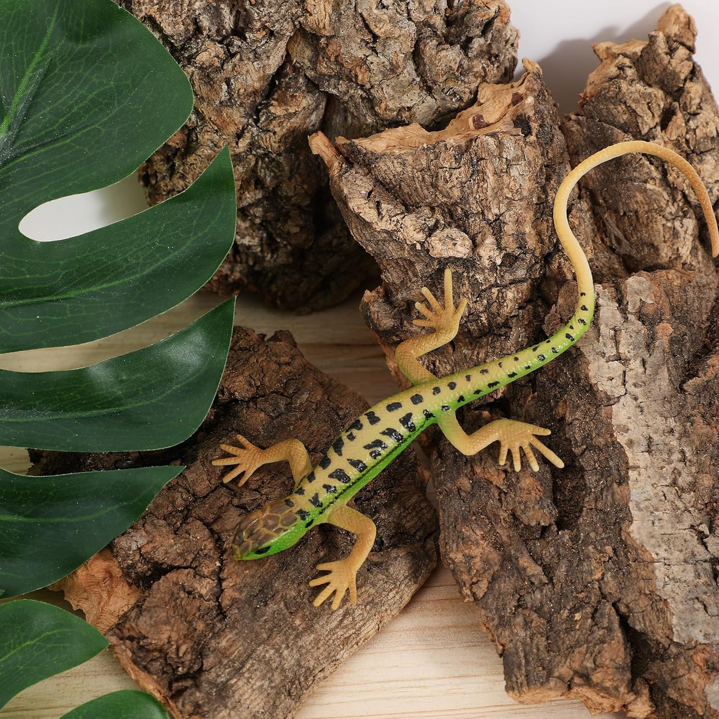 YARNOW 4 Pcs Reptile Bark Cork, Random Shape, 3. 1 to 5. 5 Inch, Wood Bark for Tortoise, Lizard, Gecko, Bearded Dragon, Chameleons