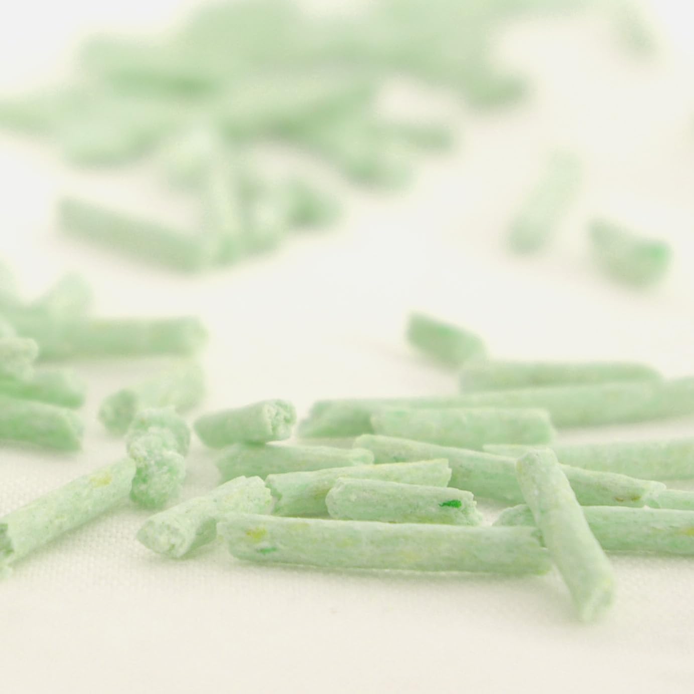 Tofu Cat Litter Green Tea 5.5 Lbs, Flushable Clumping Fast Drying, Ultra Absorbent, Low Tracking Cat Litter 2mm Pellets.