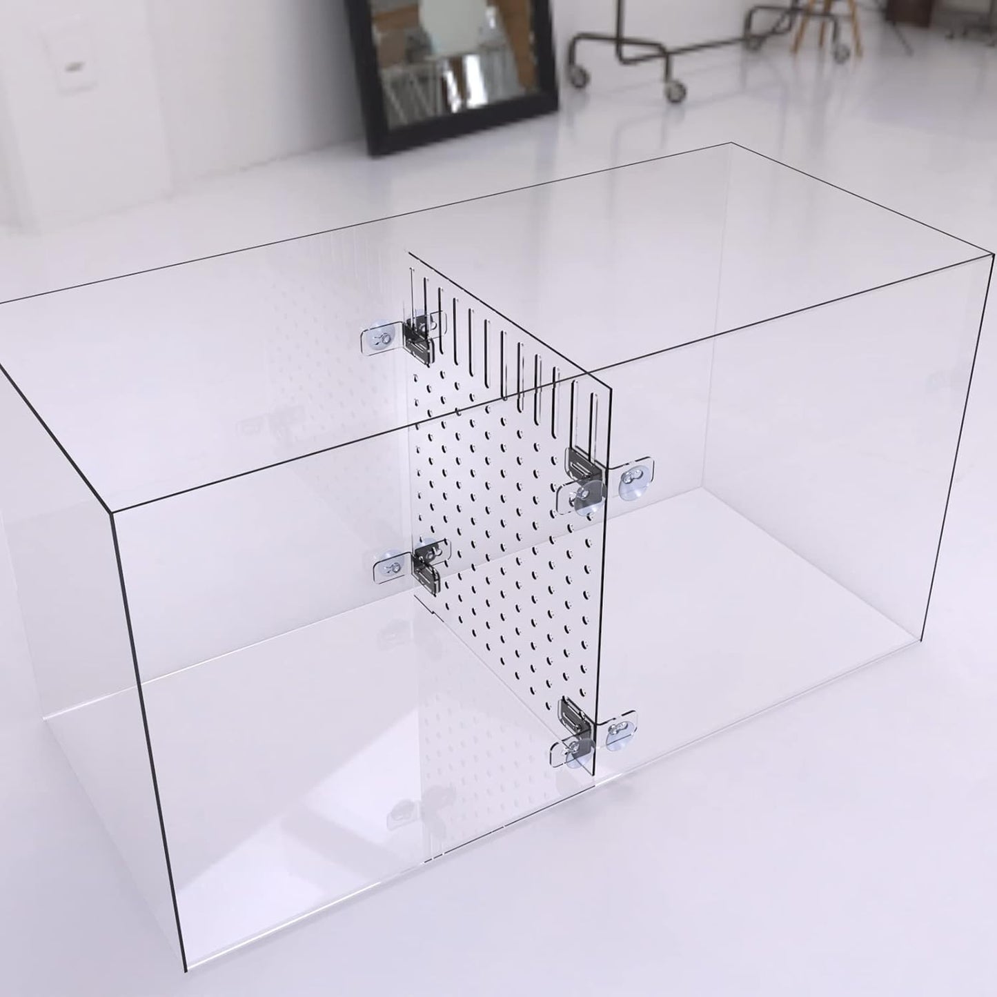 Acrylic Fish Tank Divider Aquarium Divider with 8 Suction Cups Transparent Fish Tank Separator Dividing Net Plate Isolation Board Flapper, 9.84 * 11.81inch