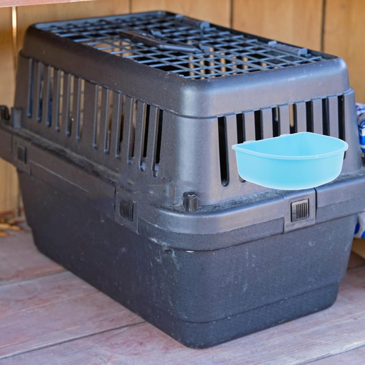 Hanging Plastic Pet Bowl for Cats and Dogs, Round Food and Water Dish, Blue Sturdy Plastic, Suitable for Crates and Travel, Multipurpose Feeding Bowl for Small to Medium Pets