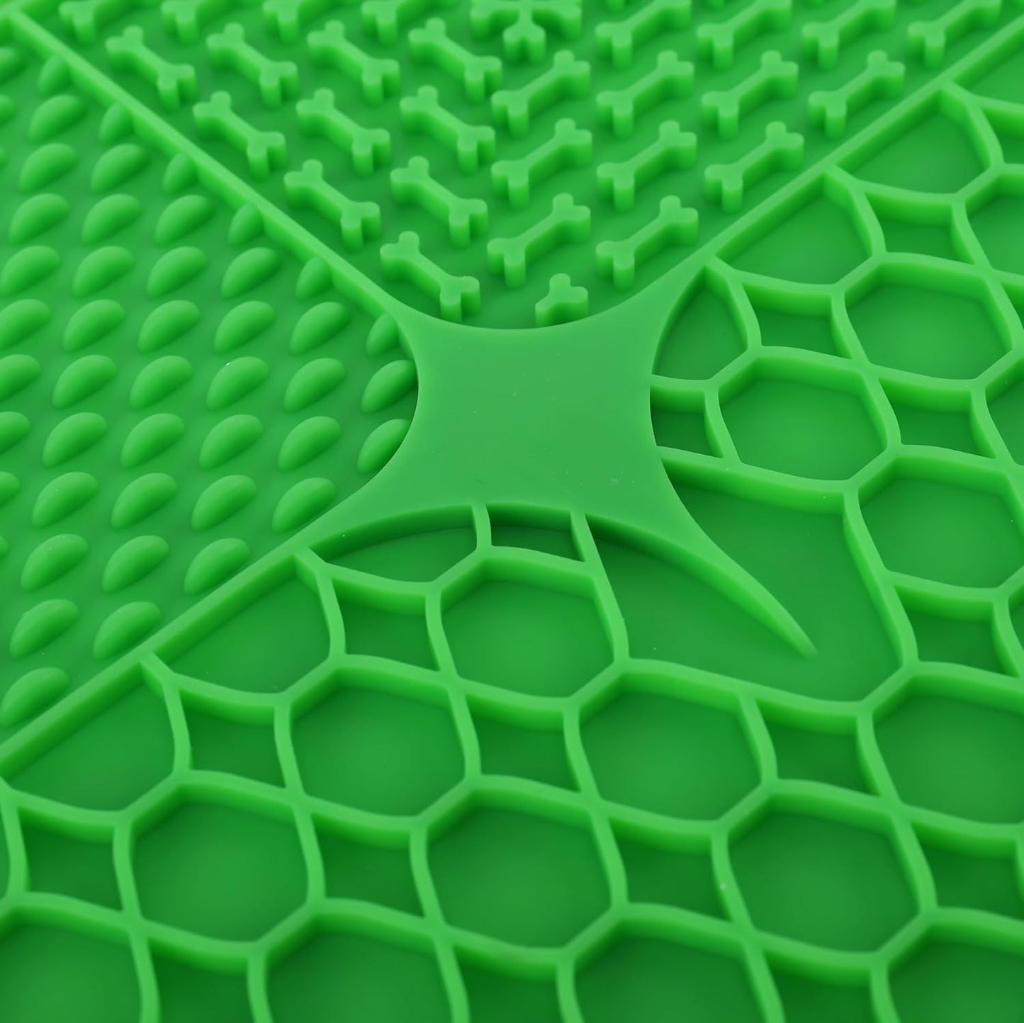 Park Life Designs Calming Lick Mat, 9-Inch, Silicone, Green