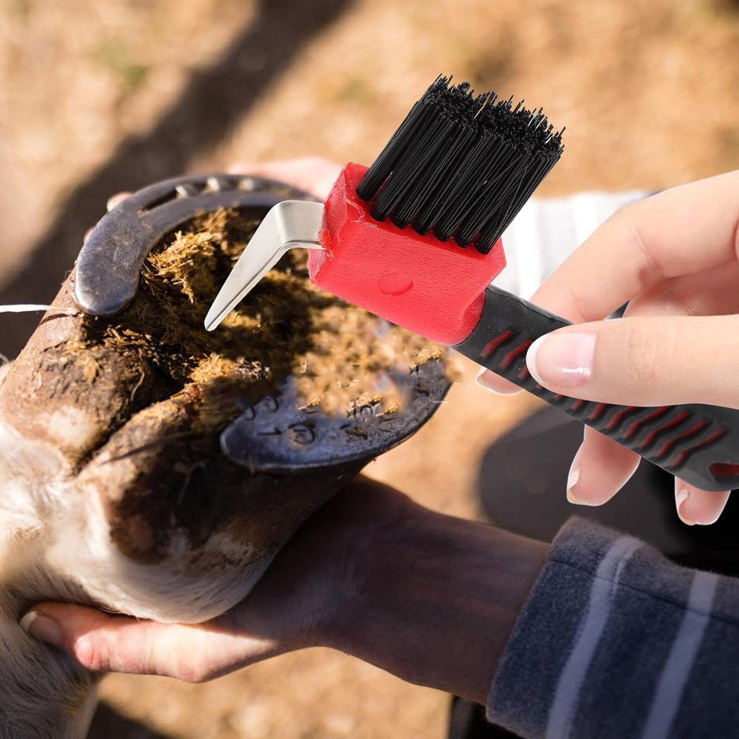 Happyyami Grip Hoof Pick with Brush Comfortable Rubber Handle Efficient Dirt Removal Tool for Hoof Hygiene Essential Equine Grooming Equipment Supplies Random Color Random Color