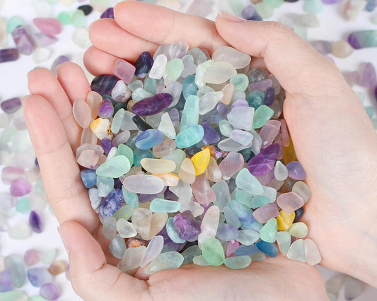QINJIEJIE Fluorite Aquarium Gravel Rocks Decor Polished Tumbled Stones Chips Stone Crushed Healing Crystal Quartz Gemstone Bulk for Vase Filler Fish Tank Pea Gravel Fountain Potted 0.55lbs
