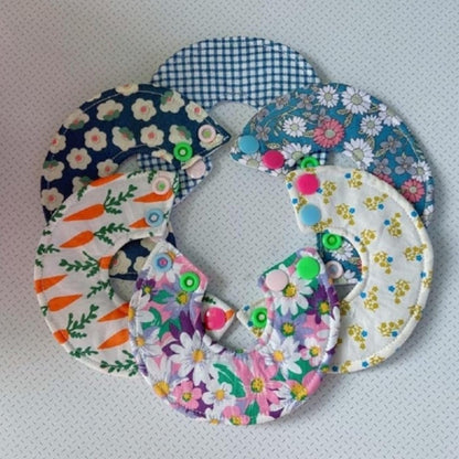 Bird Collar - Anti-Bite Elizabethan Recovery Cone Feather Plucking Protector Skin-Friendly Neckwear for Parakeets Conures Cockatiels Lovebirds Budgies Cockatoos African Grey Random Color (M)