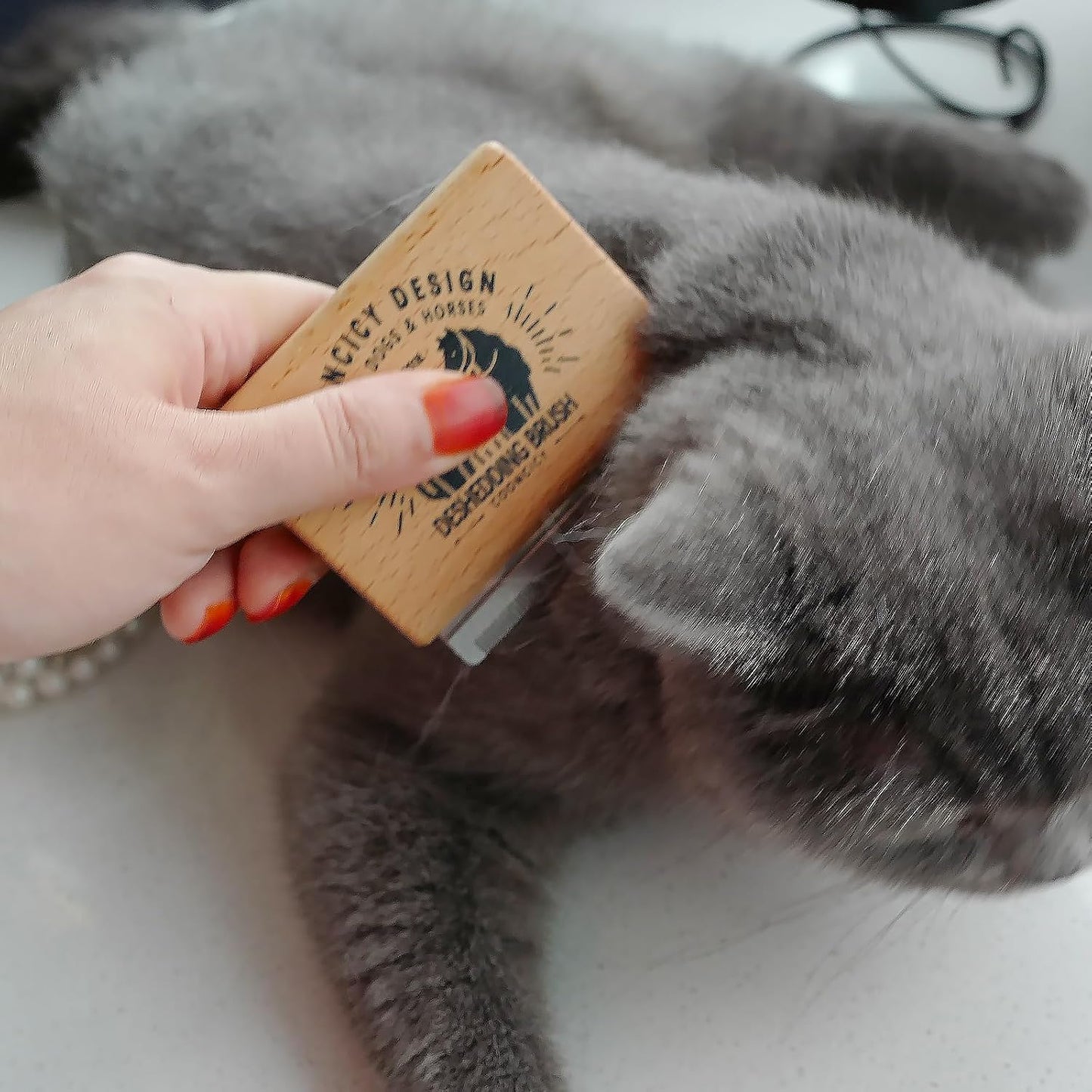 Deshedding Brush for Cats,Rabbits,Pets with Wood Handle – Cat Deshedding & Deshedder Comb Tool for Detangling and Removing Excess Fur – Shedding Brush for Cat Hair Control