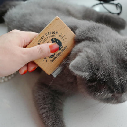 Deshedding Brush for Cats,Rabbits,Pets with Wood Handle – Cat Deshedding & Deshedder Comb Tool for Detangling and Removing Excess Fur – Shedding Brush for Cat Hair Control