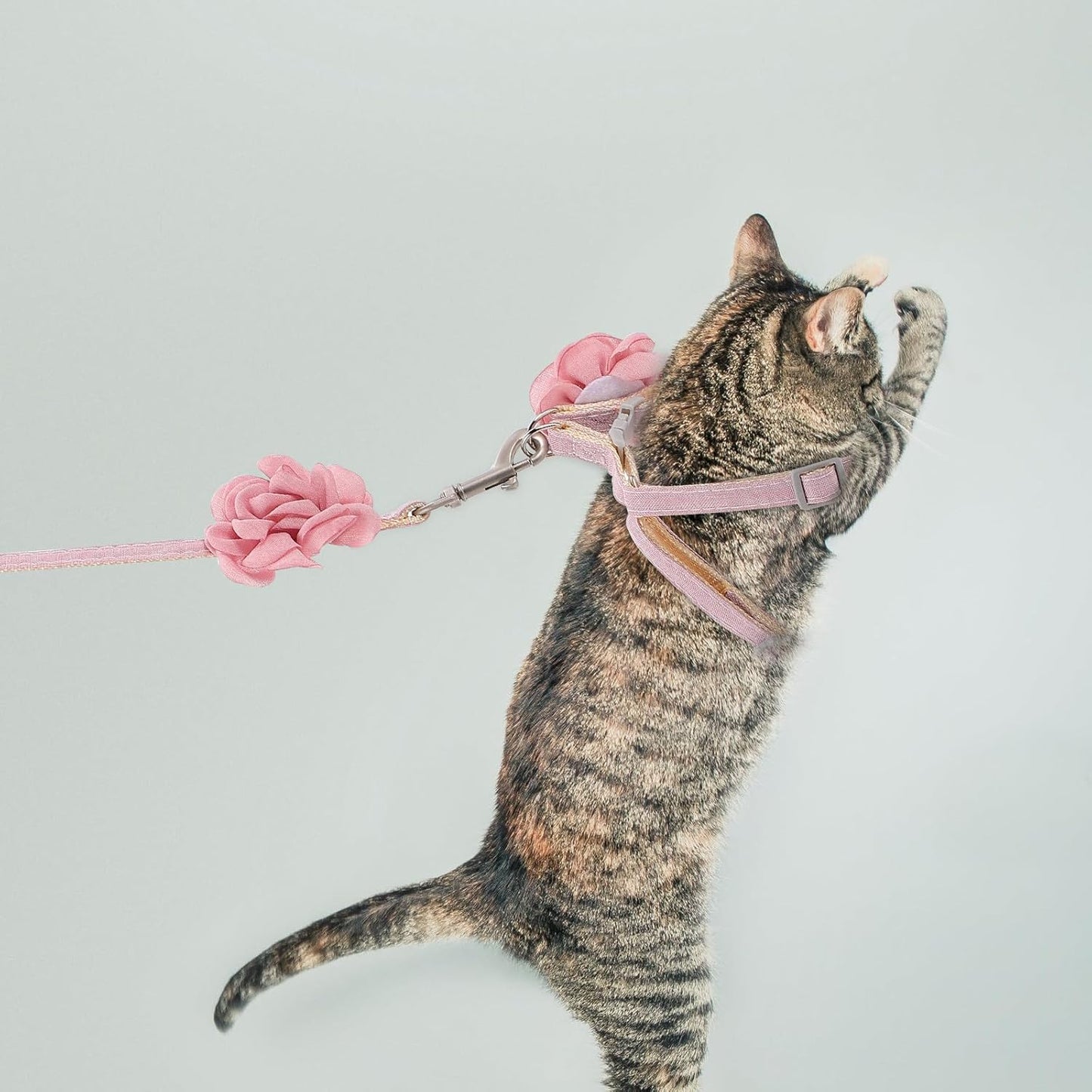 ERINGOGO Cat Harness and Leash Adjustable Cotton Linen Traction Rope 1.0Cm Light Pink Breathable Outdoor Walking Strap for Cats and Kittens