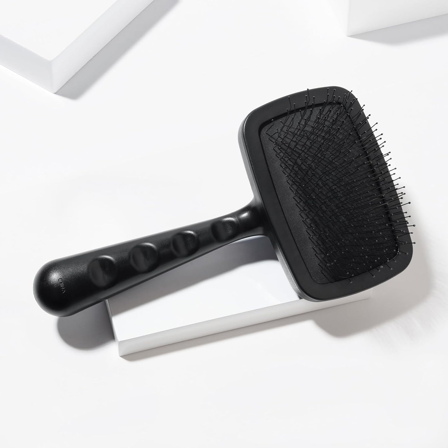 Tweezerman Dog and Cat Slicker Brush for Pets, Grooming Brush with Coated Bristles to Prevent Scratching and Ergonomic Handle