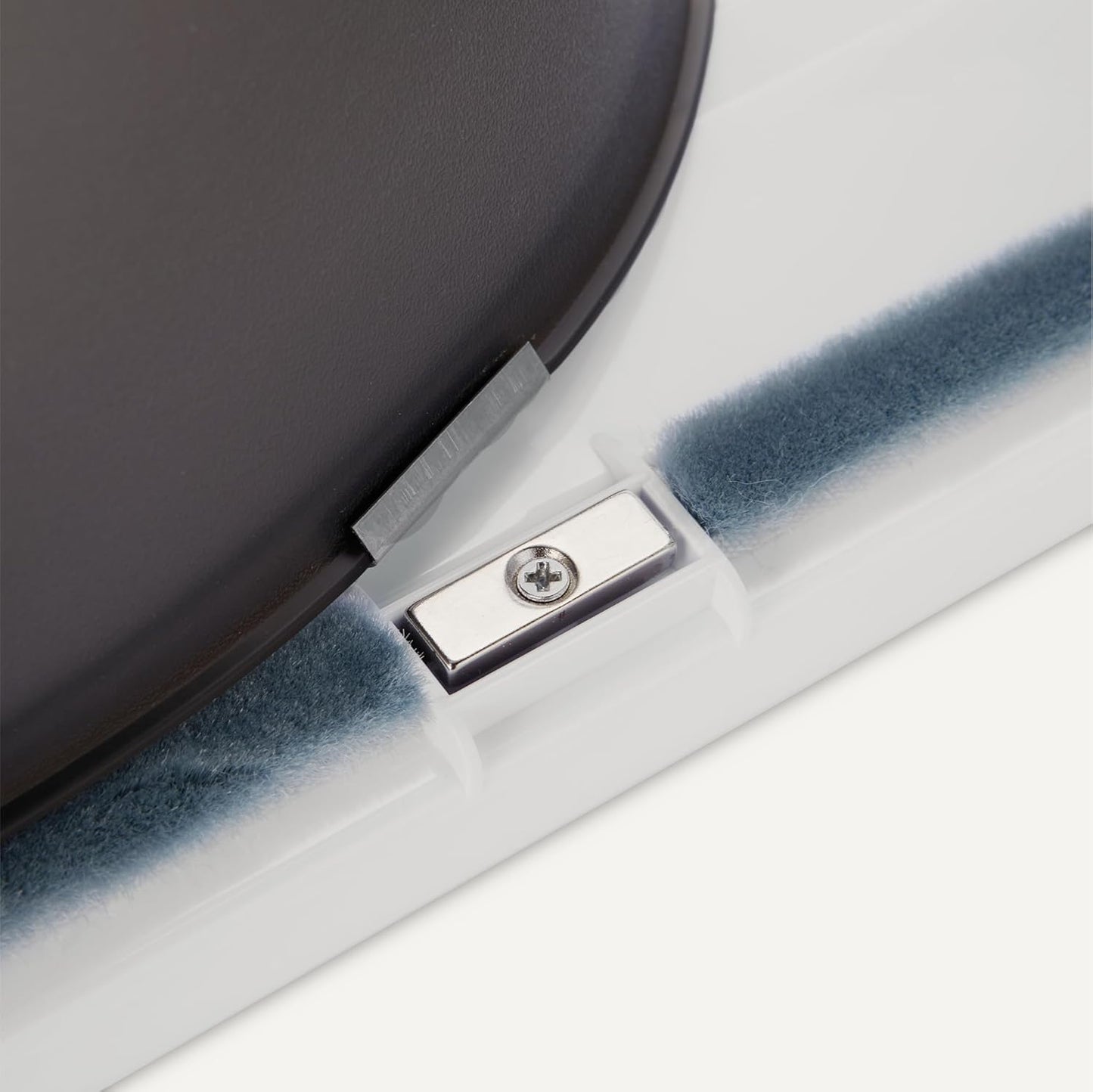 Amazon Basics Adjustable Plastic Dog and Cat Door, Large, 20.00’’ x 13.31’’ x 4.45’’, White and Grey