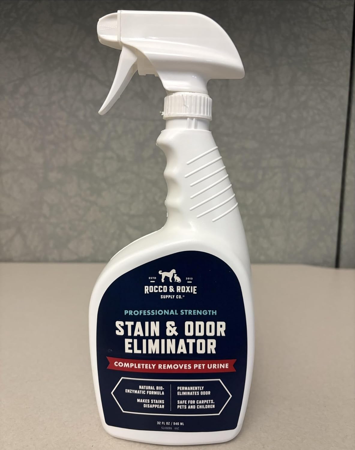 Rocco & Roxie Supply Co. Stain & Strong Odor Eliminator, Enzyme Cleaner, Pet Odor Eliminator for Home - Carpet Stain Remover for Cats & Dog Pee - Urine Destroyer - Carpet Cleaner Spray Clear, 32 Fl Oz