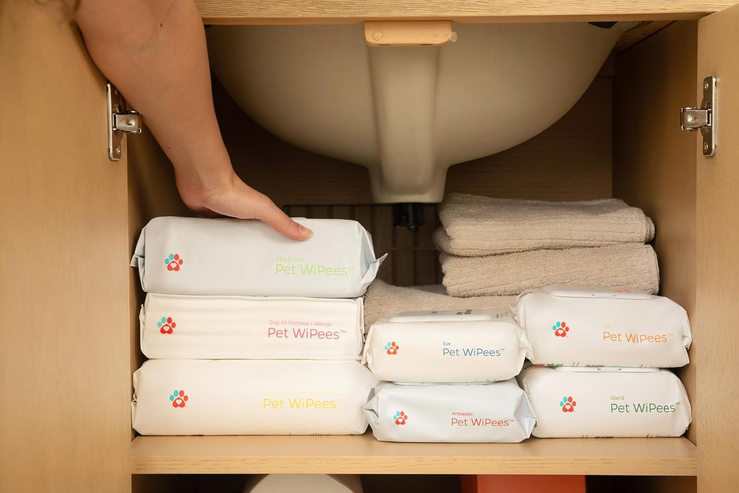 Pet Parents® Pet WiPees™ Cleansing Wipes for Dogs with Chlorhexidine, Ketoconazole and Thymol, Cleans Skin Folds, Paws and Coat, Deodorizes, Supports Skin Hygiene