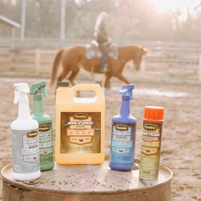 PYRANHA Wipe N' Spray for Horses - Oil-Based Long Lasting Fly Control Repels Horn, Deer, Horse, House, Stable, & Face Flies, Ticks, Mites, Mosquitoes, Gnats & Lice, 1 Gallon