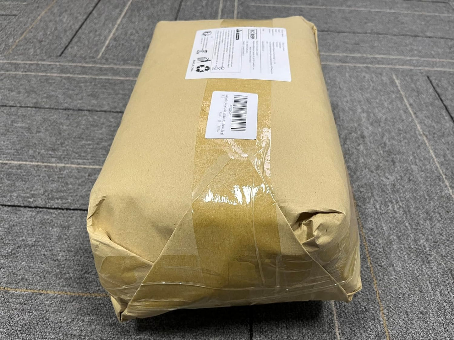 Dog Car Seat for Large Size Dog,Soft Fabric Car Dog Bed Filling Memory Foam,2 Clip-On Safety Leashs and 2 Pockets,Removable and Washable Comfy Pet Car Seat(Black/Brown, Large)