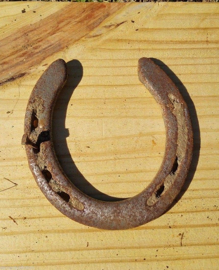 Wonder Care Horseshoe Authentic Used Horseshoe Good Luck Charm Rustic Auspicious Lucky Gift Cast Iron Real Horseshoe for Wall Decorations Prosperity and Fortune