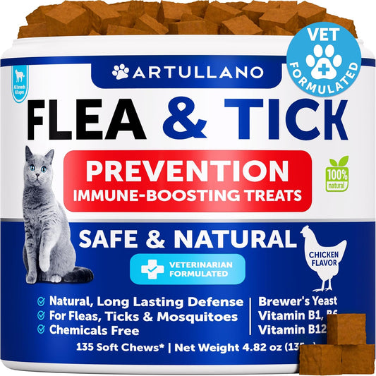 Flea Treatment for Cats - Natural Flea and Tick Prevention Supplement for Cats, Kittens - Chewable Daily Oral Pills with Vitamins - 135 Soft Chews - Dental Treats, Digestive Health, Immune Support