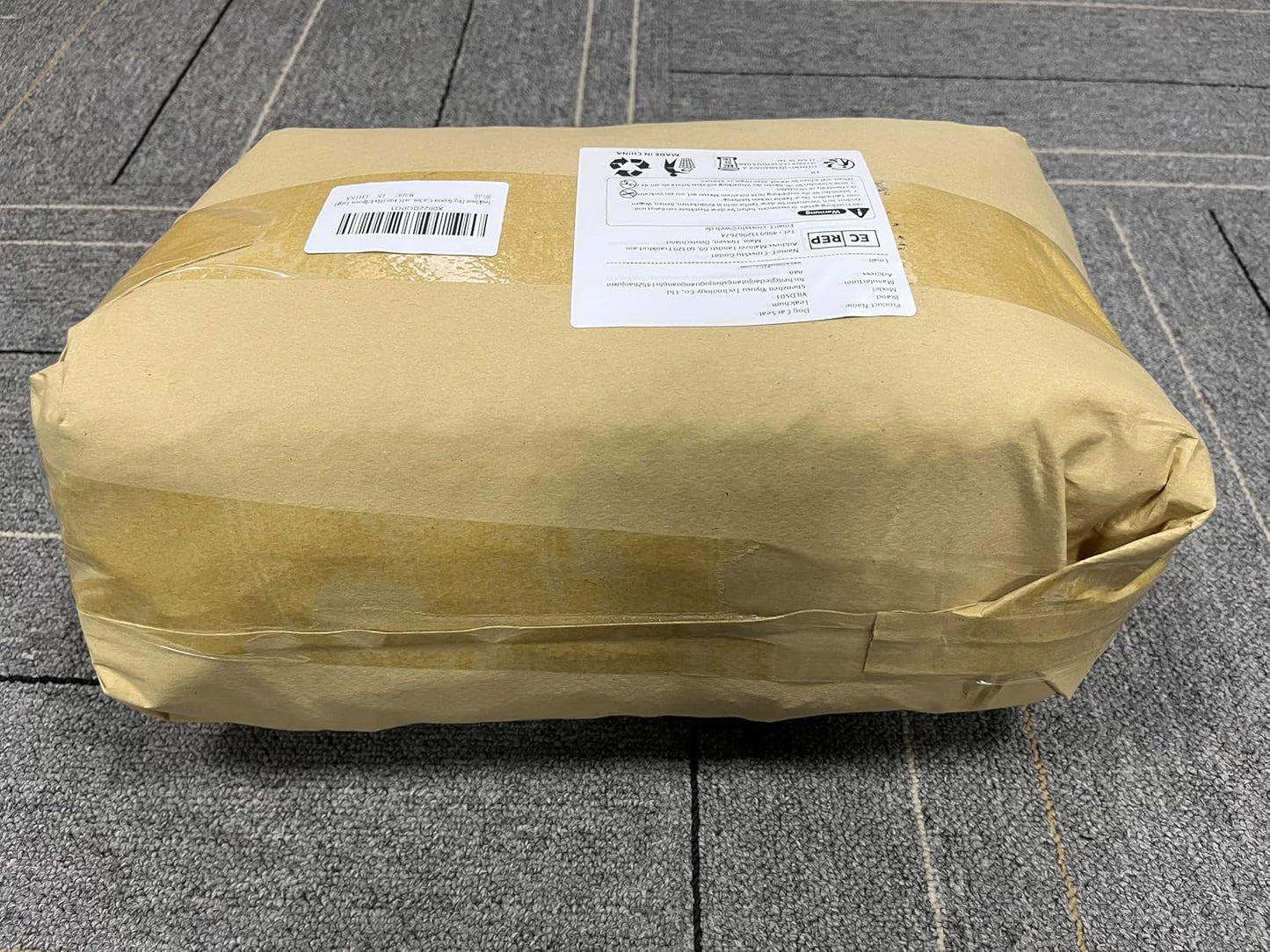 Dog Car Seat for Large Size Dog,Soft Fabric Car Dog Bed Filling Memory Foam,2 Clip-On Safety Leashs and 2 Pockets,Removable and Washable Comfy Pet Car Seat(Black/Brown, Large)